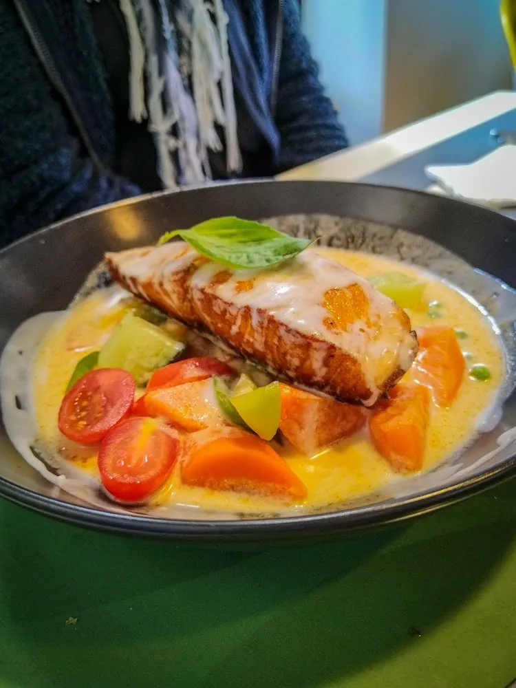 Pavé de Saumon Grillé Au Curry Rouge